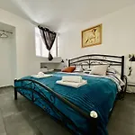 Papalina Center